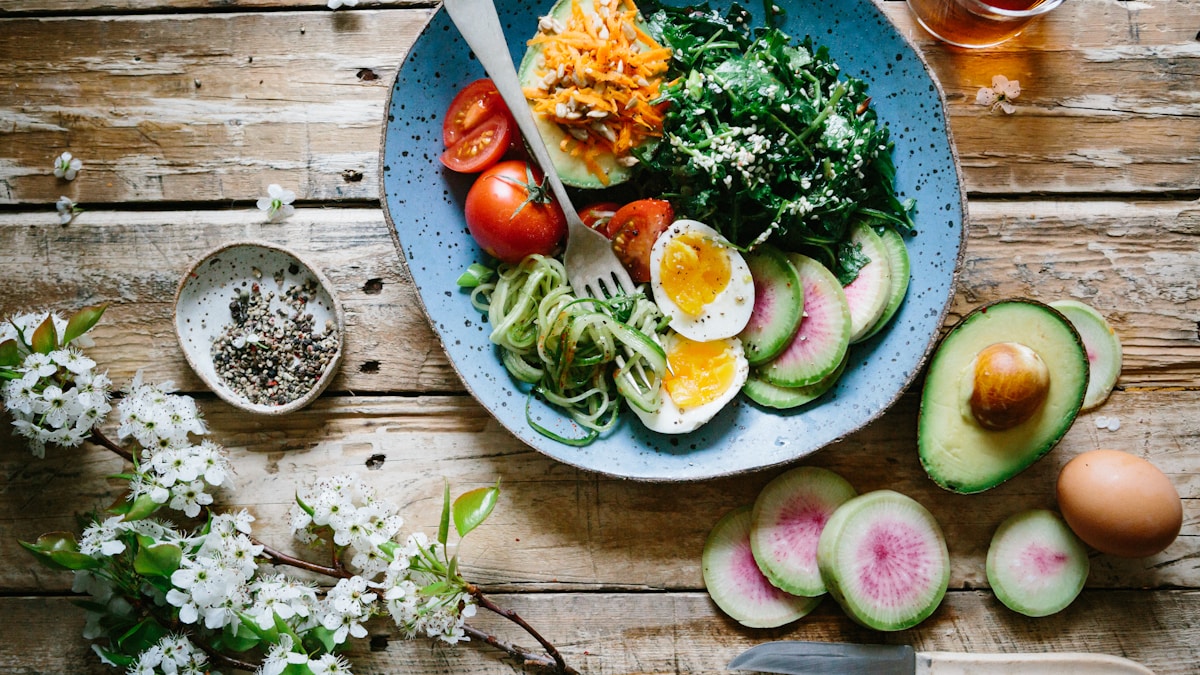 Colorful whole-food meal with fresh vegetables and simple ingredients for an easy meal-variety guide